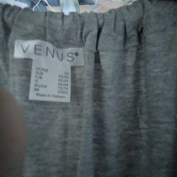 Sleeveless summer top, 3x, lace front, never worn - Picture 2 of 3